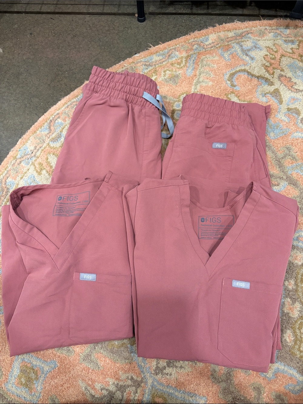 Figs scrubs Womens Dusty Rose Scrub Set - V-Neck Top & Drawstring Pants